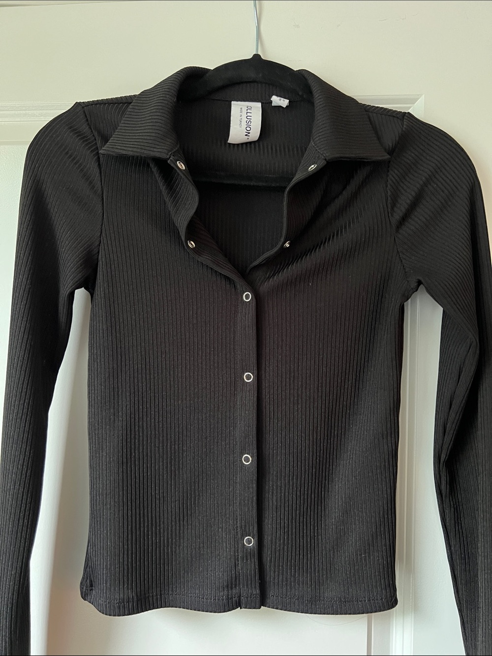 Black Ribbed Snap-Front Long-Sleeve Top
